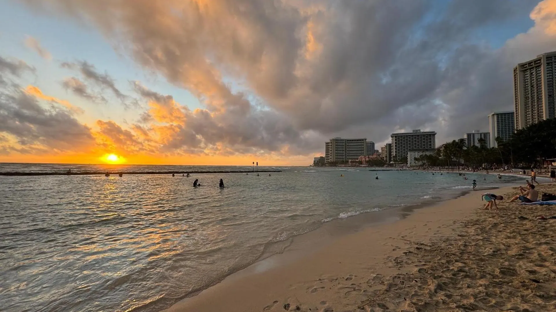 Waikiki Banyan Ohana Suite Гонолулу